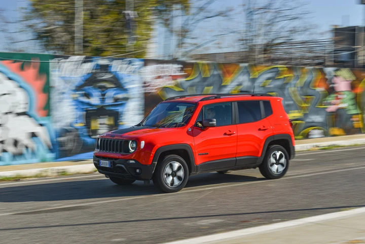 Jeep Renegade 4xe: la prova su strada