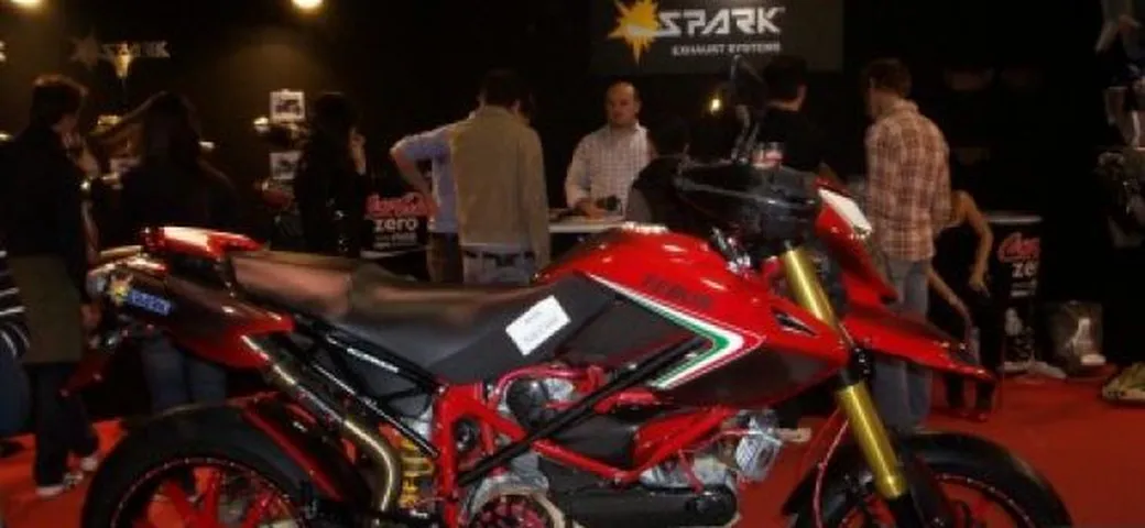 Foto del giorno: nell'attesa mi faccio una Hypermotard
