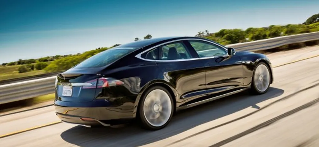 Tesla pensa ad una fabbrica in cui costruire le sue batterie