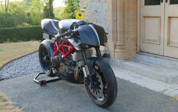 Ducati Raptor, la Hypermotard 1100S diventa una concept estrema