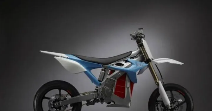 BRD Redshift SM: supermotard elettrica veloce come una 250cc