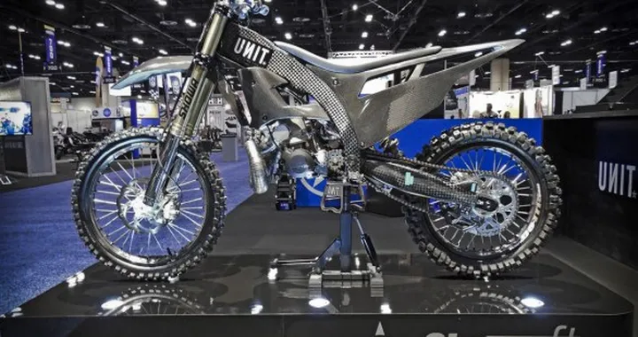 Unit Skycraft FMX Concept: una 'Cross' rivoluzionaria by Triple Eight Race Engineering