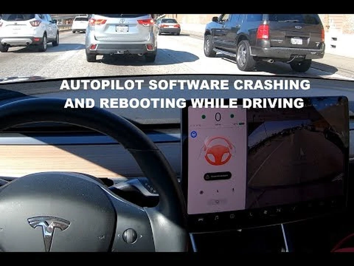 Cosa succede quando il Tesla Autopilot va in crash