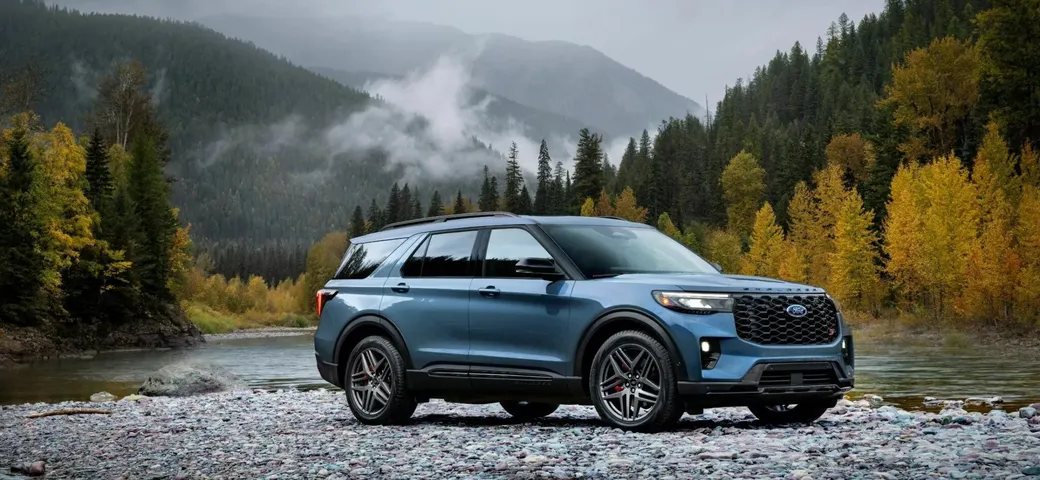 Ford Explorer 2025: novità, design, motori, foto e allestimenti