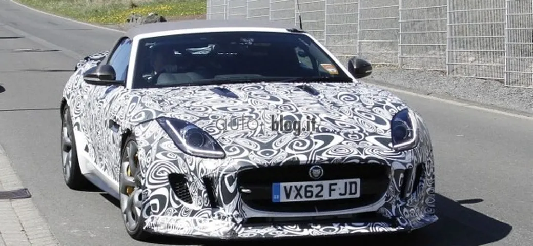 Jaguar F-Type RS: foto spia di una variante alleggerita?