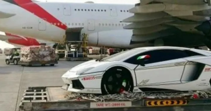 Lamborghini Aventador LP760-2 rubata all'influencer: ritrovata dai fans