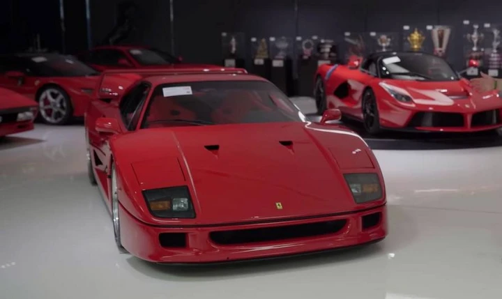 Un garage da sogno con Ferrari incredibili e altre auto da urlo | Video
