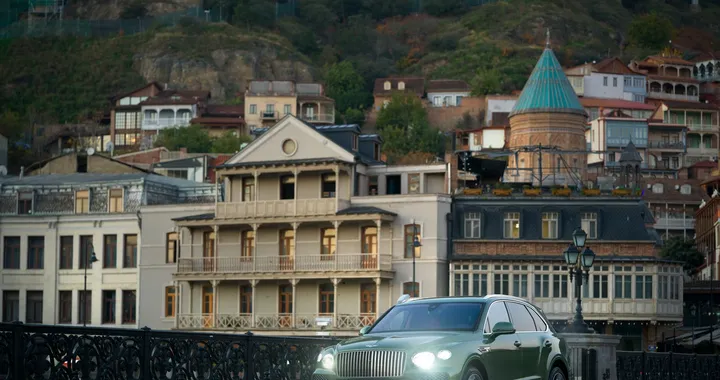 Bentley amplia la rete degli showroom con un'apertura a Tbilisi