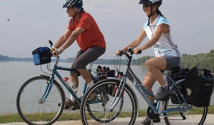 Sicurezza stradale: otto volte più pericoloso andare in bici che in macchina.