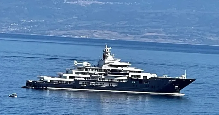 Il megayacht da 116 metri e 250 milioni di dollari arriva a Vibo Marina