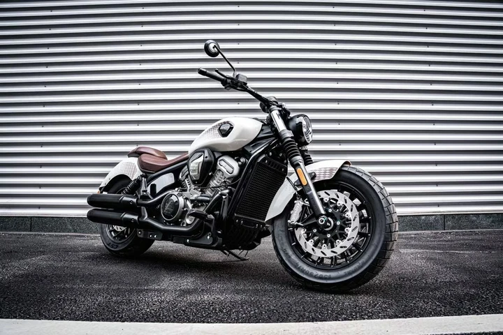 Benda Dark Flag 950: la cruiser cinese che sfida le big internazionali