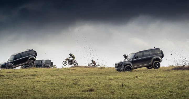 Land Rover Defender: le acrobazie nel prossimo film di James Bond