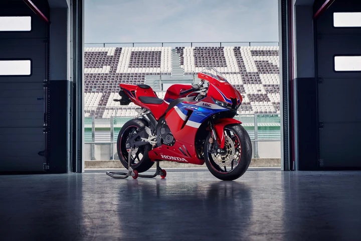 Honda CBR600RR 2024: la supersportiva si aggiorna [FOTO]