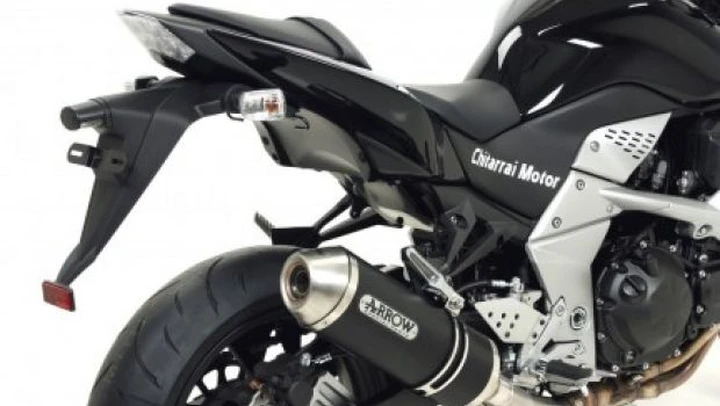 Scarichi Arrow Dark Line per Kawasaki Z750 e Honda Hornet