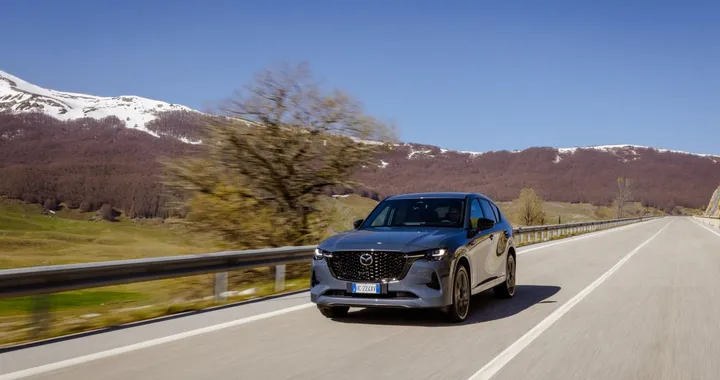 Mazda CX-60 2026 debutta con aggiornamenti su comfort, sicurezza e consumi