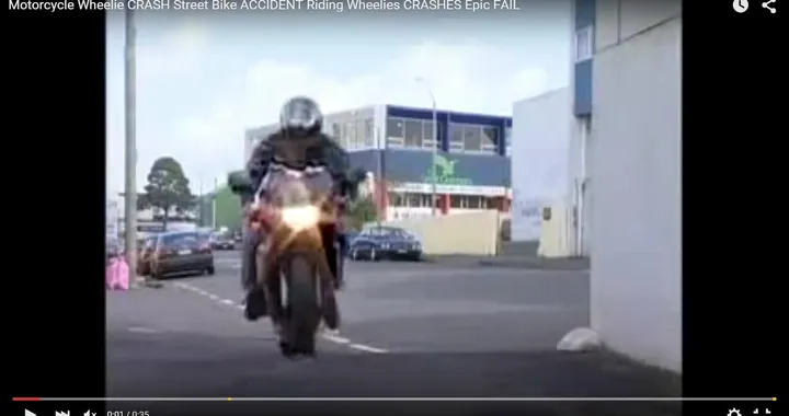 Caduta in moto con la ruota anteriore bloccata [Video]