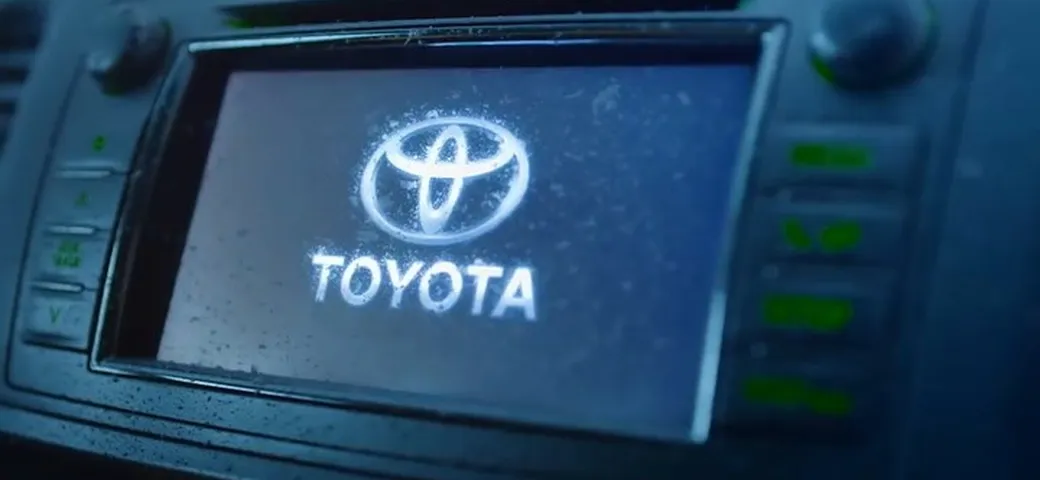 Toyota Hilux: surgelato nel ghiaccio