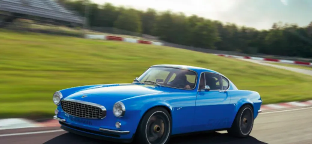 Volvo P1800: classe e sportività con il restomod di Cyan Racing