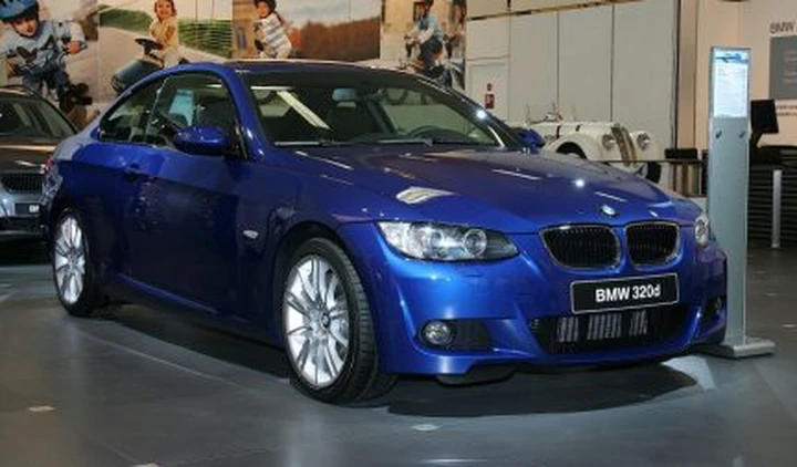 BMW Serie 3 - sport pack per la coupè e cambiamenti per i motori