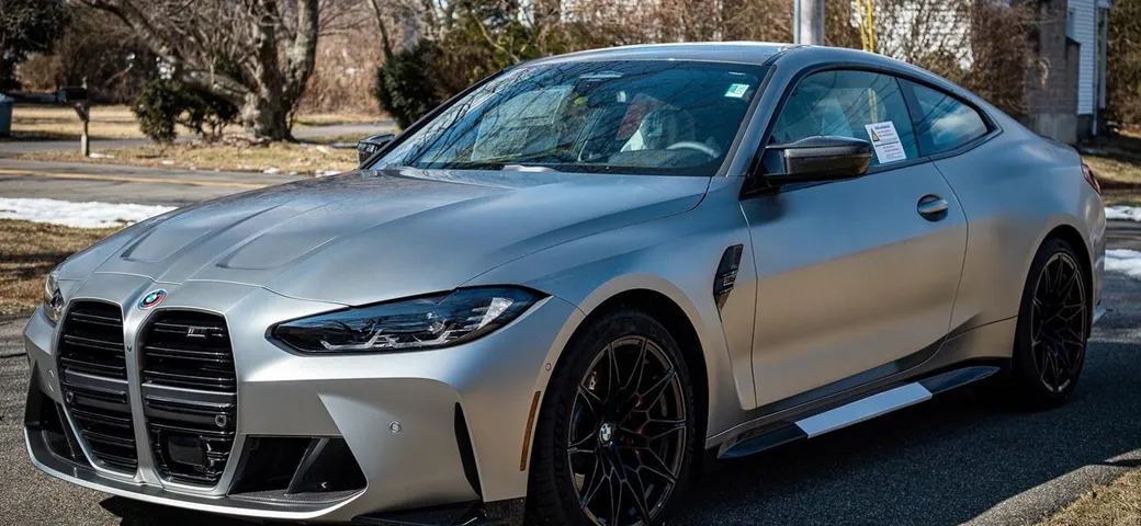 BMW M4: in vendita un raro esemplare della serie speciale KITH