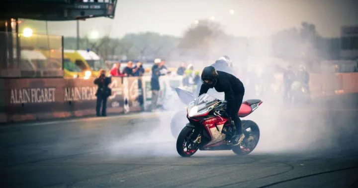 MV Agusta F3 675 Experienced Only per il freestyler francese Thibaut Nogues
