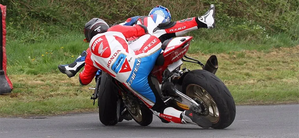 Debutto sfortunato per Guy Martin sulla Honda CBR 1000 RR [Video]