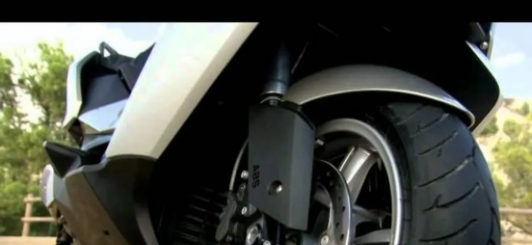 BMW G 650GT e C 600 Sport: lo scooter secondo BMW, video Salone Eicma Milano 2011