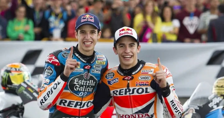 MotoGP Valencia 2014, Marquez fa festa con il fratello Alex: "Felice ancor più che a Motegi!"