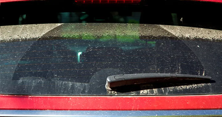 Le righe sul lunotto posteriore dell'auto: a cosa servono davvero