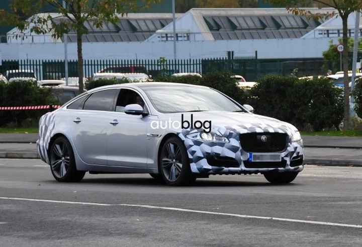 Foto spia Jaguar XJ facelift