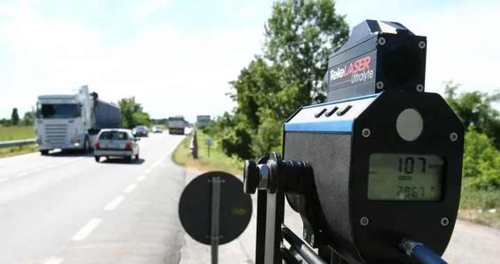 Autovelox: passa in moto a 140 km orari e incolpa la nonna