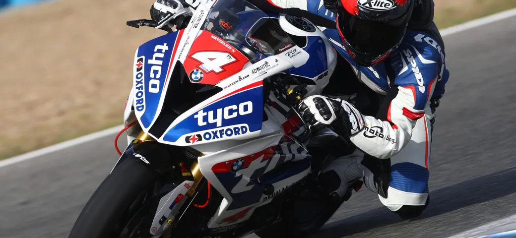 BMW S1000RR da gara: il nostro test in pista a Jerez