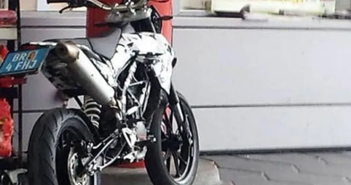 KTM al lavoro su una nuova Supermoto su base Duke