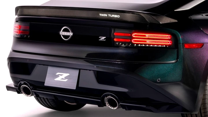 Nissan Z Heritage Edition 2026: omaggio alla 300ZX con stile retrò e dettagli esclusivi