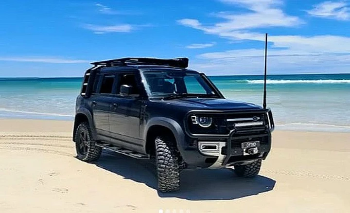 La Land Rover Defender in tenuta d'avventura