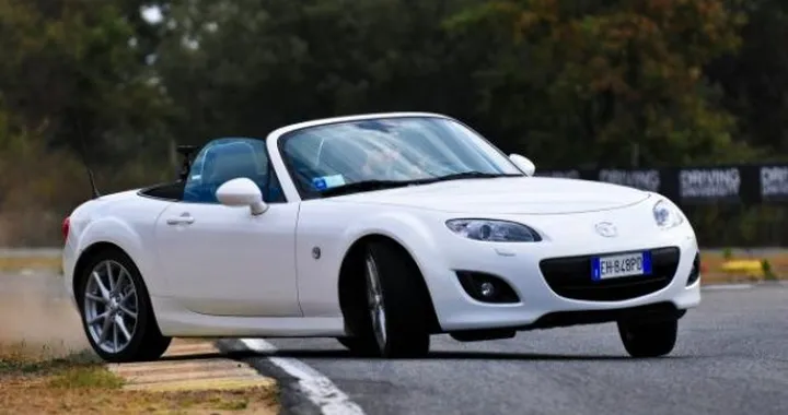 Mazda MX-5 Record Series White 2.0: il test di autoblog