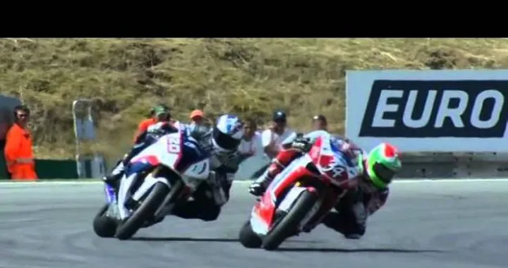 Superstock 1000, Brno: Sylvain Barrier piega Davide Giuliano