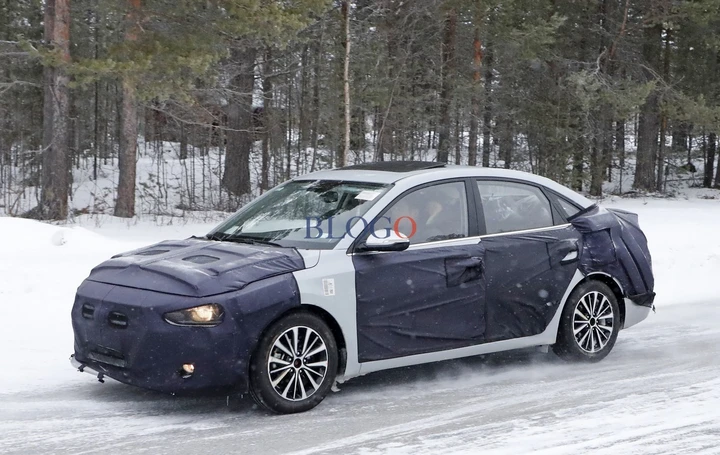 Una misteriosa berlina Kia-Hyundai avvistata in Svezia