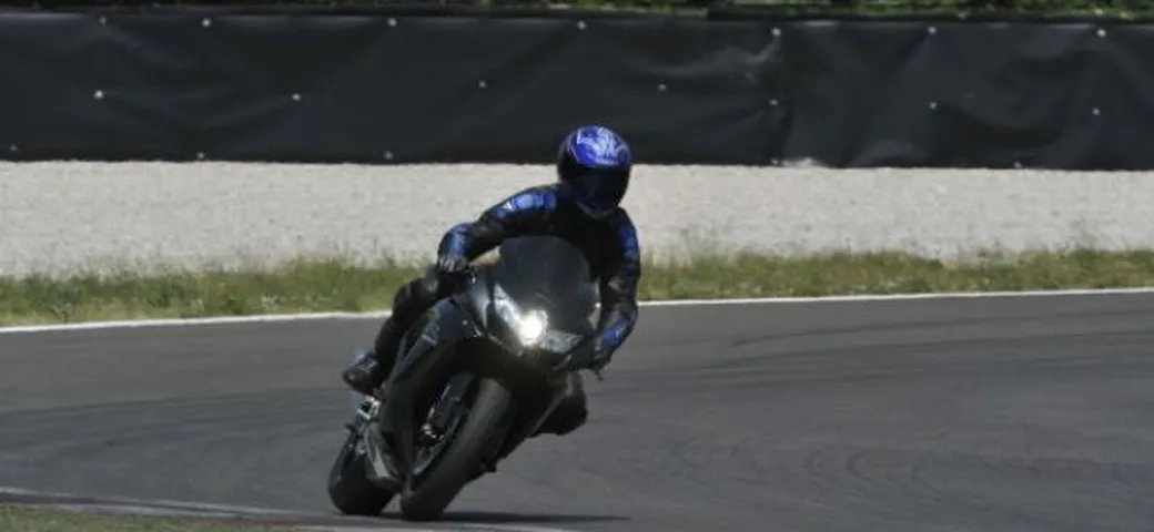 Scatto in Corsa: Suzuki GSX-R 750 K8 ad Adria
