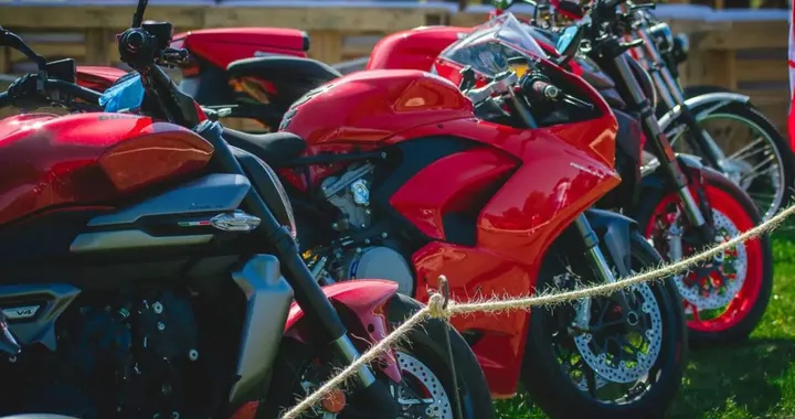 Ducati debutta ad Autopía con Panigale V4, 851 e 15 moto iconiche