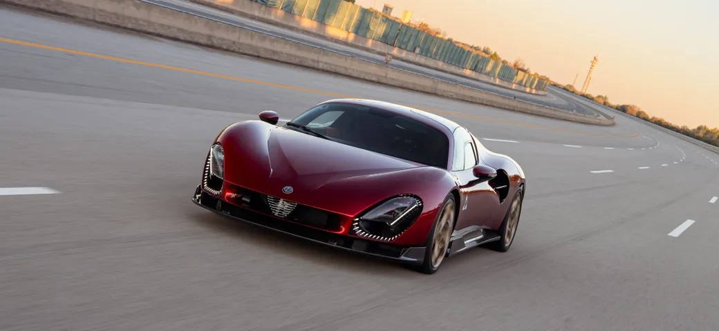 Alfa Romeo 33 Stradale: la supercar sfida la velocità a Nardò
