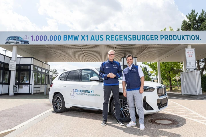 BMW iX1 xDrive30 Bianco Alpino Regensburg