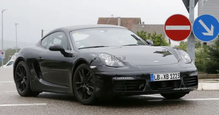 La Porsche Cayman Facelift nelle prime foto spia
