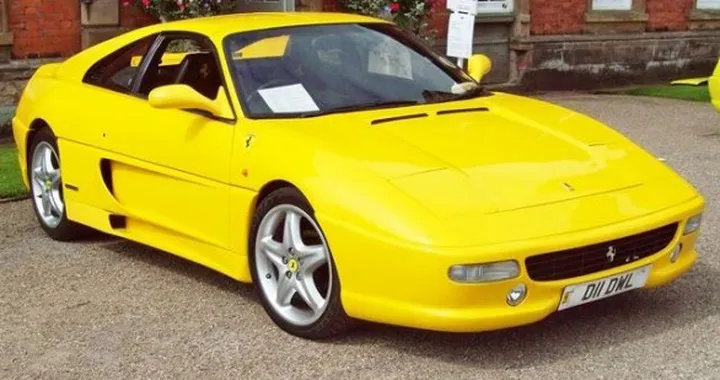 Volete una Ferrari? Compratela finta