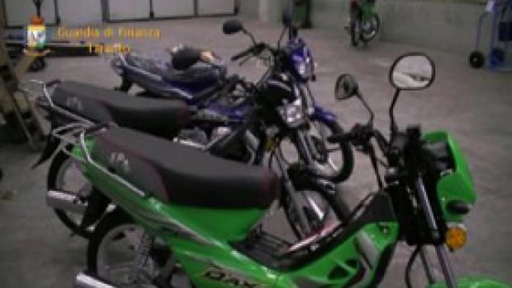 Taranto: sequestrati 126 scooter contraffatti marchiati Dax