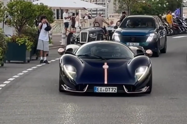 De Tomaso P72, dopo 7 anni di attesa la prima auto consegnata conquista Monaco