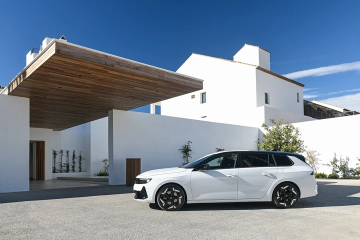 nuova Opel Astra Sports Tourer GSe