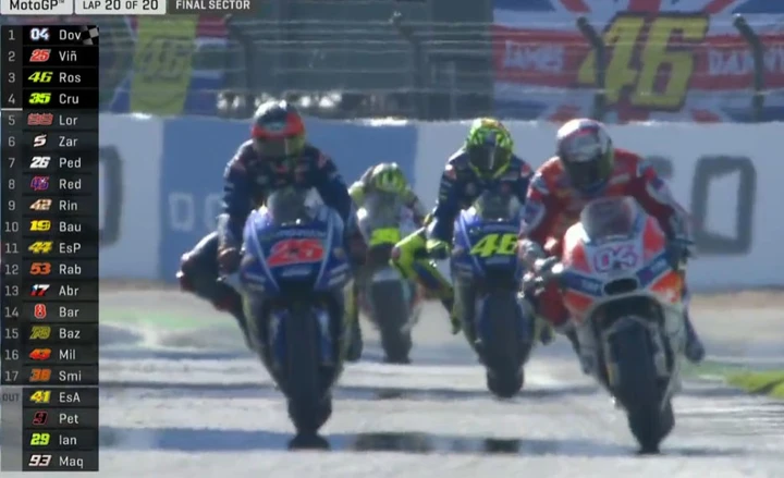 MotoGP Silverstone 2017: Dovizioso 1°, Rossi 3°. Marquez rompe il motore!