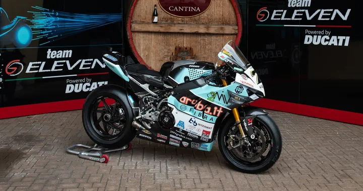 SBK 2021: tolti i veli alla Panigale V4 R del Team Go Eleven