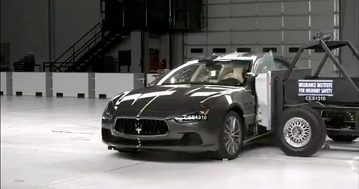 Maserati Ghibli crash test dellIIHS 2